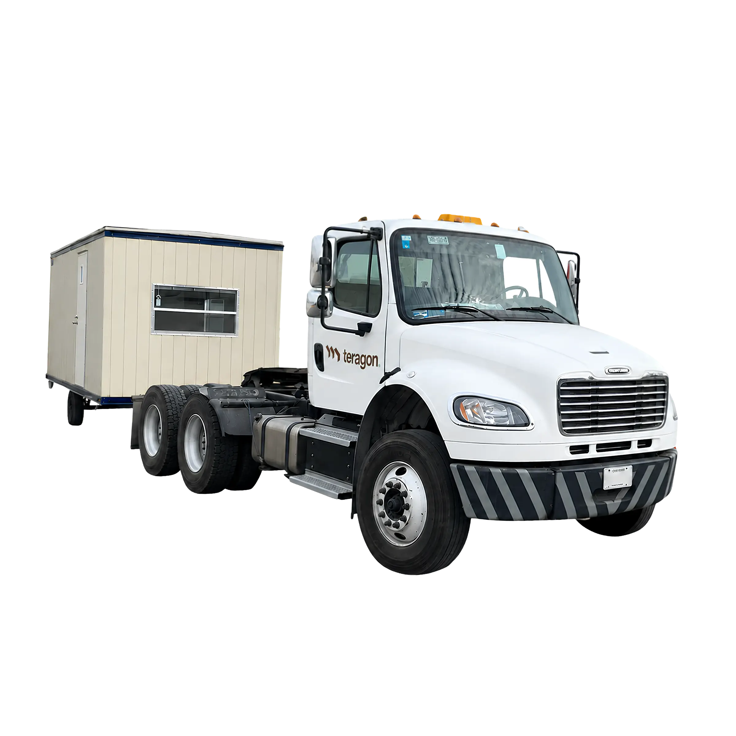 Camión transportando una caseta modular